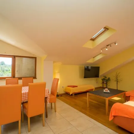 Protic Apartment
