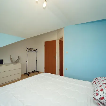 Protic Apartment