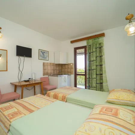Protic Apartment *