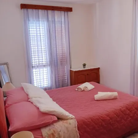 Protic Apartment